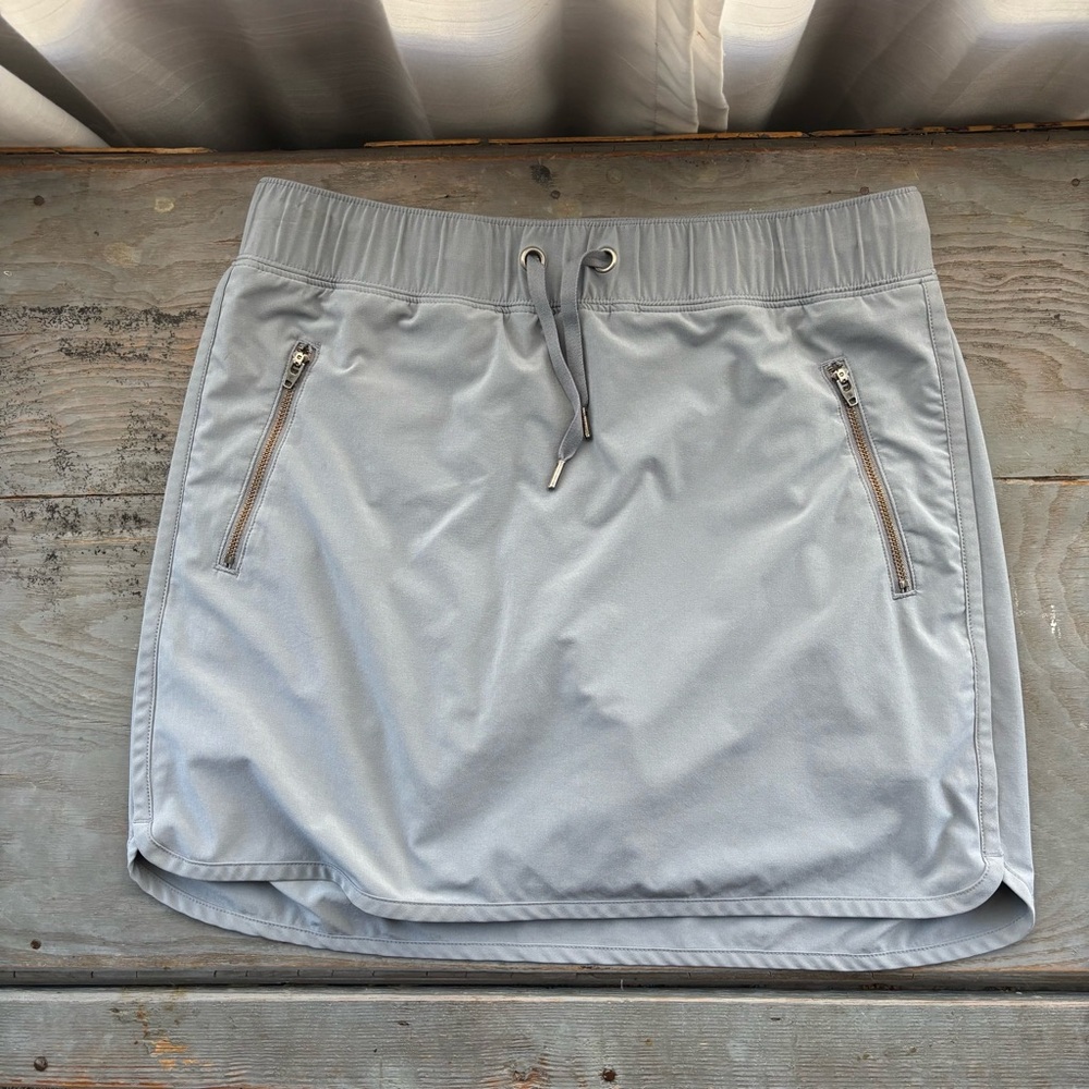 Athleta Light Gray Athletic Skort | size small